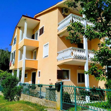 Dom Za Odmor J&S Apartment Sutomore Bagian luar foto