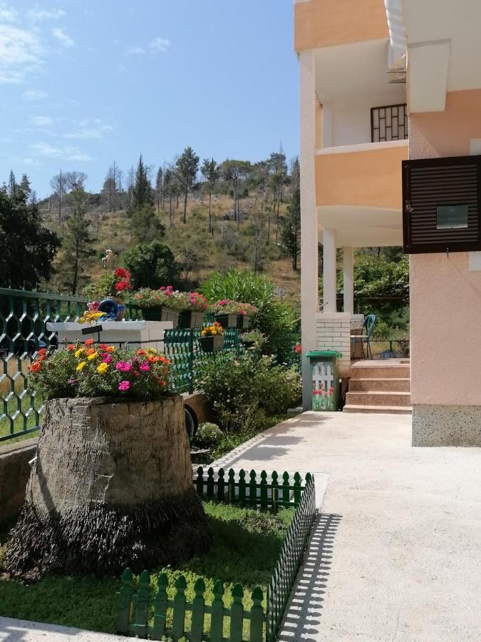 Dom Za Odmor J&S Apartment Sutomore Bagian luar foto