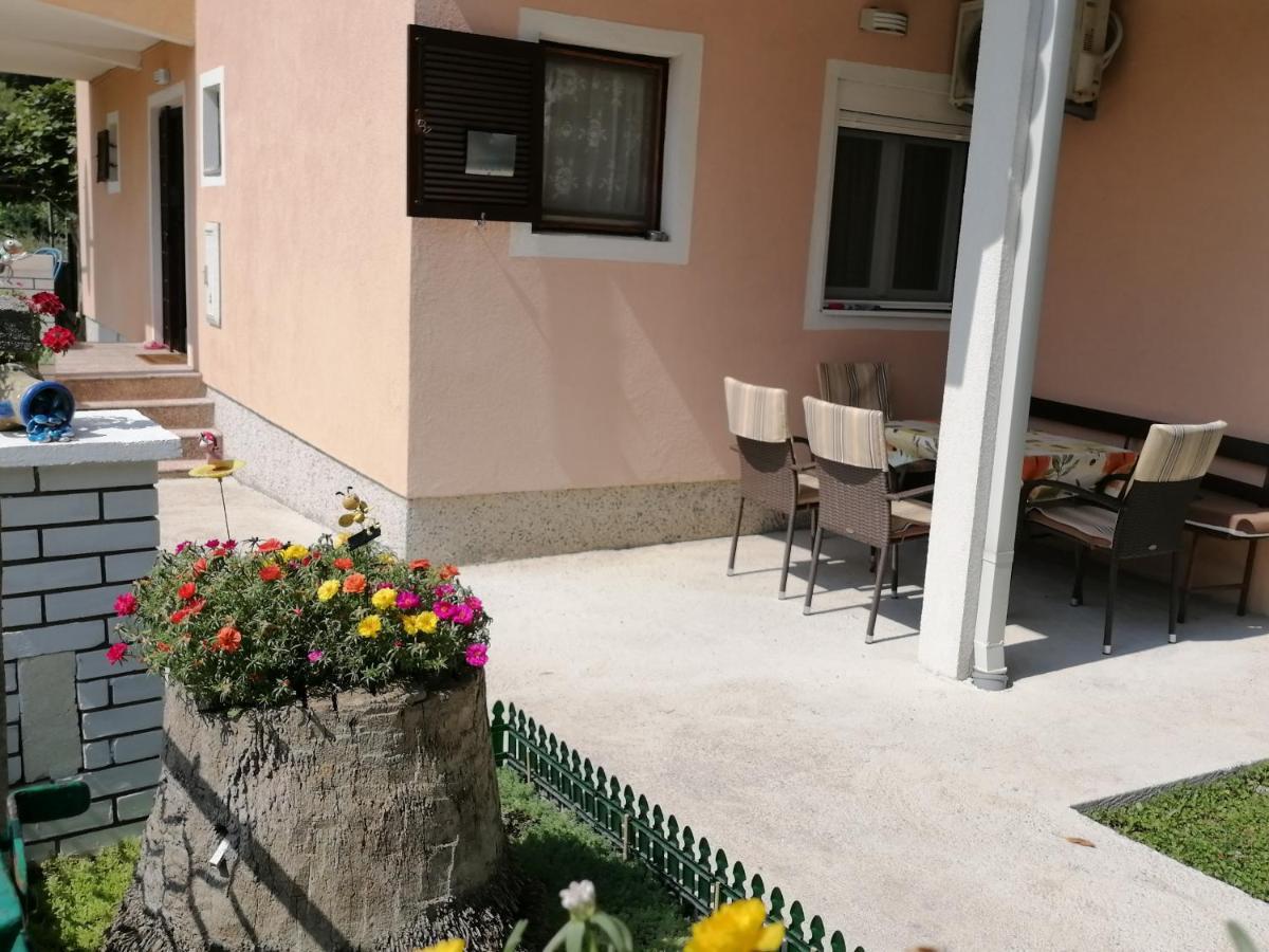 Dom Za Odmor J&S Apartment Sutomore Bagian luar foto