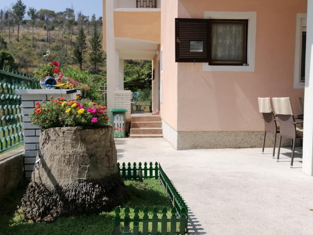 Dom Za Odmor J&S Apartment Sutomore Bagian luar foto