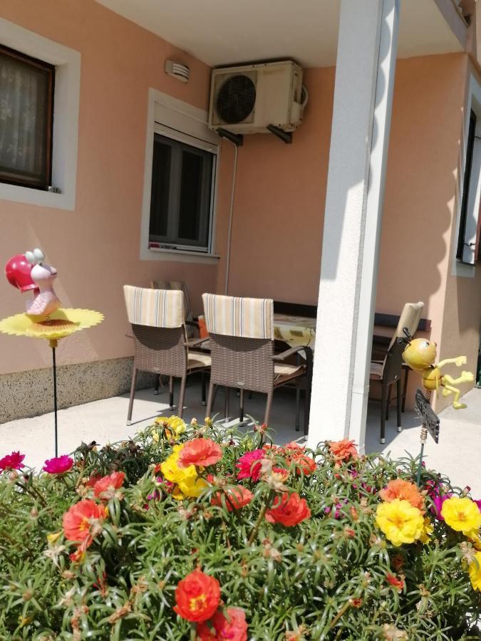 Dom Za Odmor J&S Apartment Sutomore Bagian luar foto