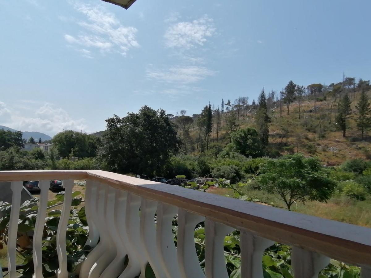 Dom Za Odmor J&S Apartment Sutomore Bagian luar foto