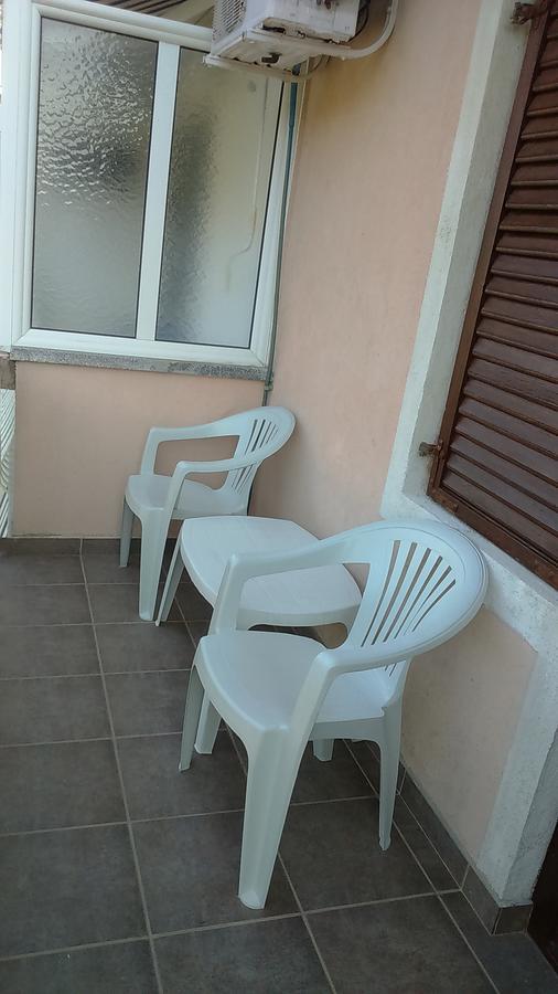 Dom Za Odmor J&S Apartment Sutomore Bagian luar foto