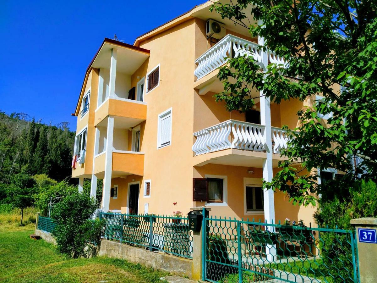 Dom Za Odmor J&S Apartment Sutomore Bagian luar foto