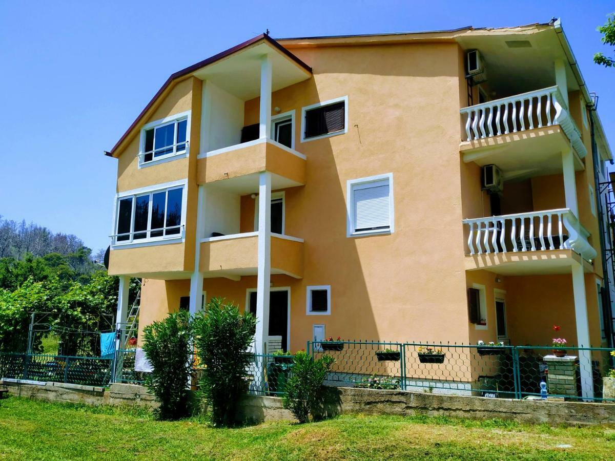 Dom Za Odmor J&S Apartment Sutomore Bagian luar foto
