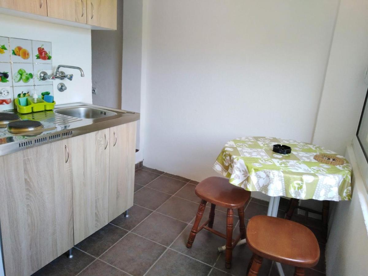 Dom Za Odmor J&S Apartment Sutomore Bagian luar foto